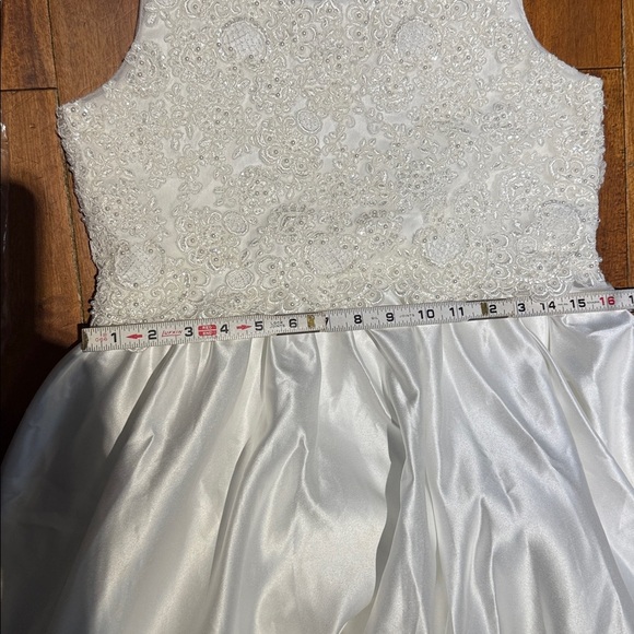 Wedding Dress Elegant White Lace bodice. Size small measurements in pics - Picture 9 of 11